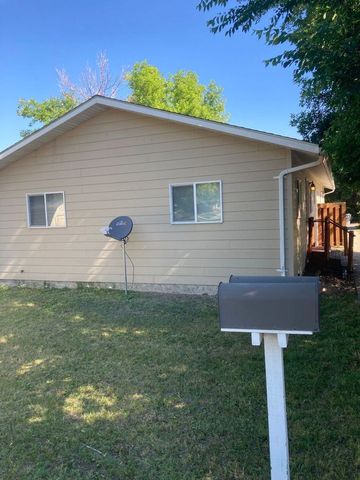 803 9th Ave S, Great Falls, MT 59405