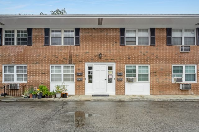30 Maple Tree Avenue #2D, Stamford, CT 06906
