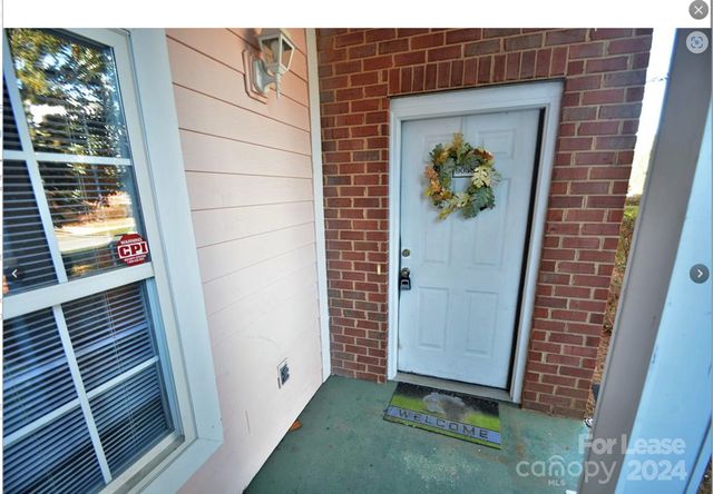 9058 Meadow Vista Rd, Charlotte, NC 28213