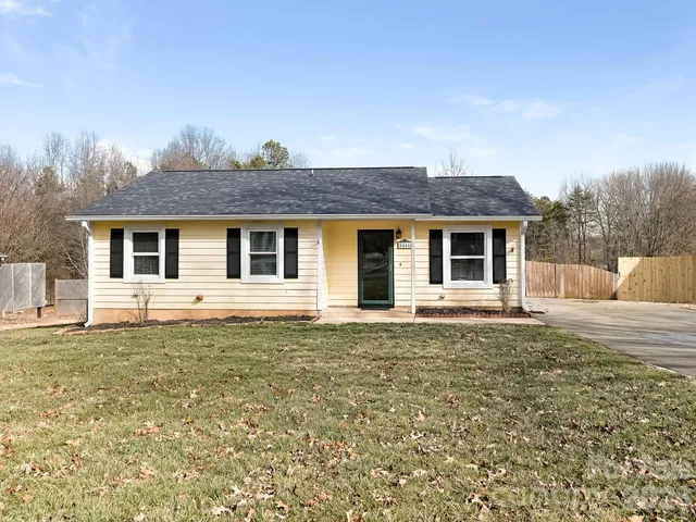 8446 Clear Meadow Ln, Charlotte, NC 28227