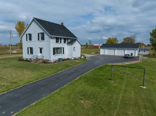 3517 Double Q Rd, Green Bay, WI 54311