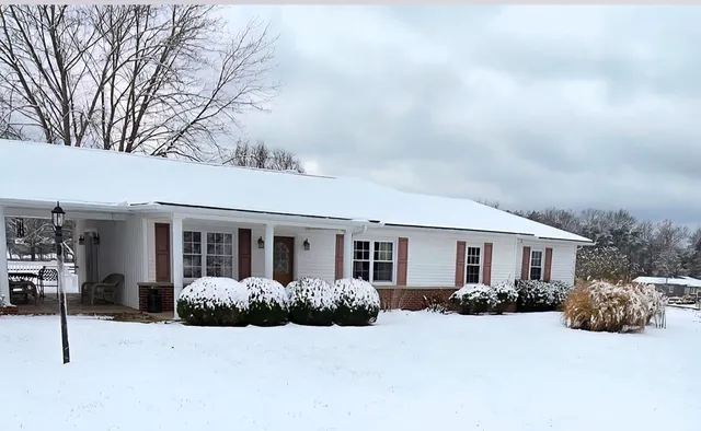14102 State Route 279, Oak Hill, OH 45656