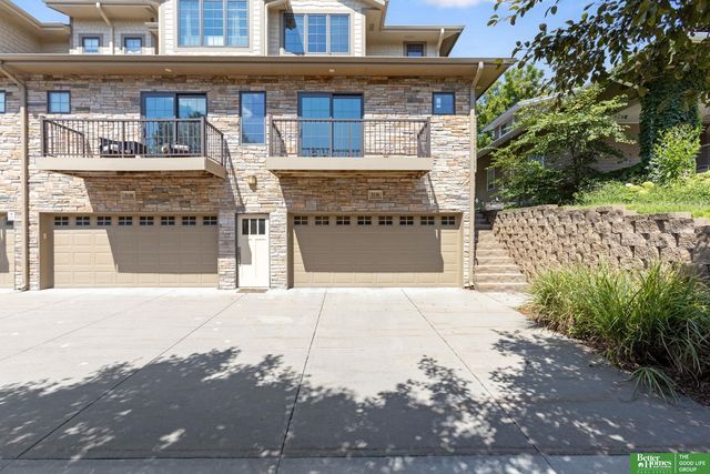 5136 Dodge St, Omaha, NE 68132