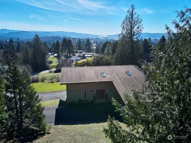 3837 Columbia Heights Road, Longview, WA 98632