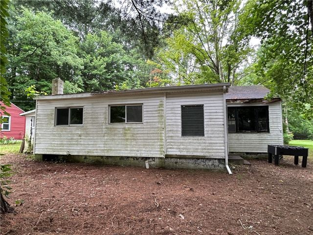 1329 Navajo Dr, Linesville, PA 16424
