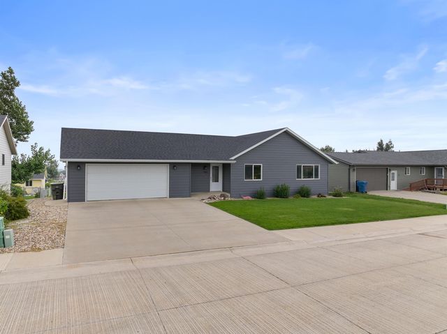 721 Taylor Ct, Belle Fourche, SD 57717