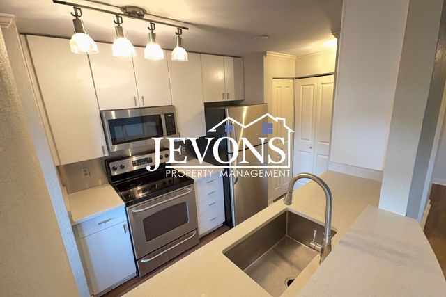 11809 100th Ave  NE #B203, Kirkland, WA 98034