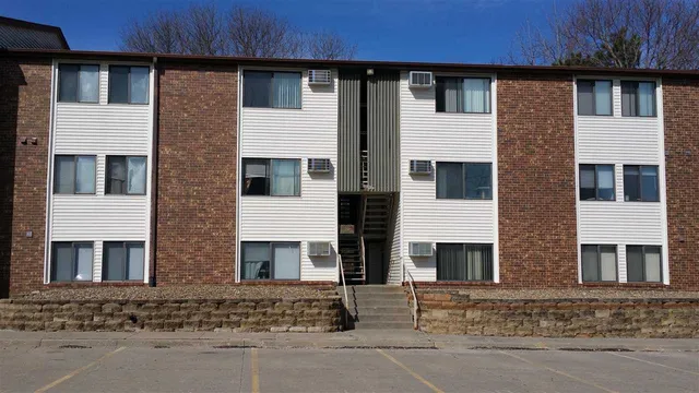 906 Benton Dr #11, Iowa City, IA 52246