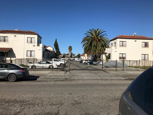1725 Seminary Ave, Oakland, CA 94621