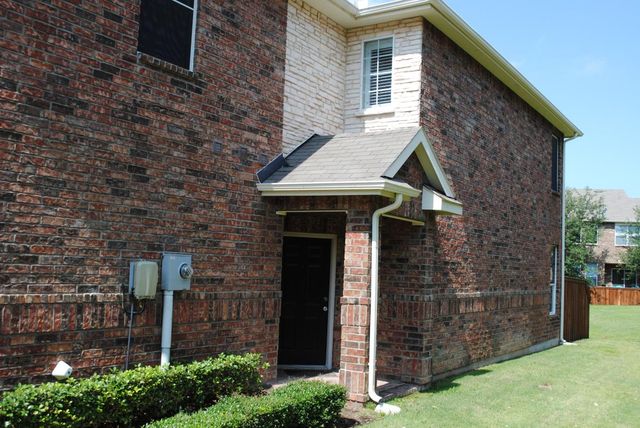 2920 Muirfield Dr, Lewisville, TX 75067