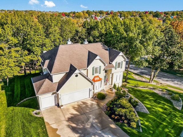 2200 SW Waterfall Dr, Lees Summit, MO 64081