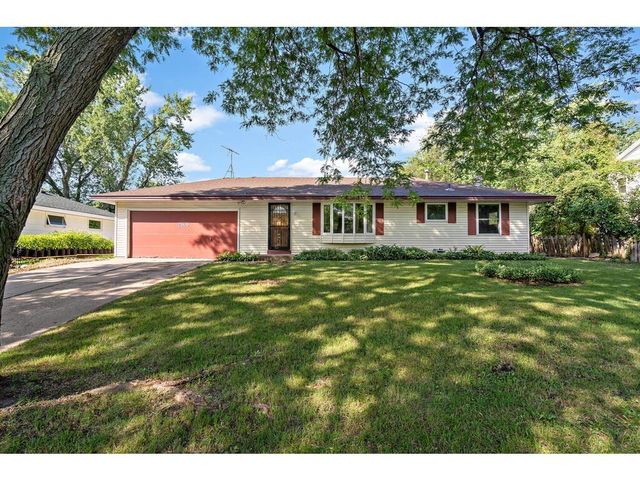 2606 Carlson Dr NW, Coon Rapids, MN 55433