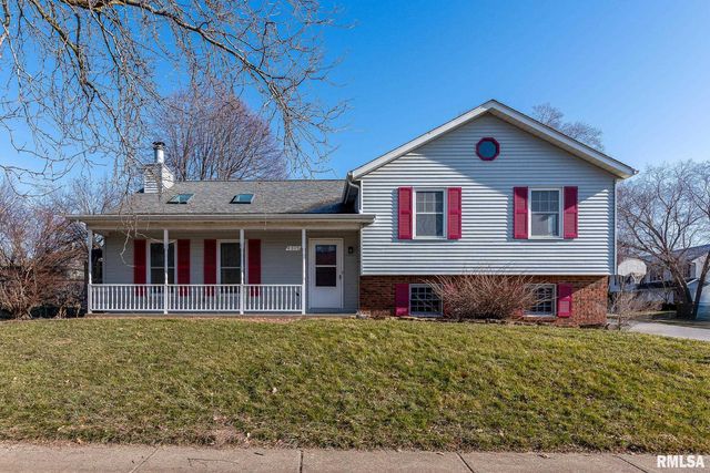4315 Apple Valley Dr, Bettendorf, IA 52722