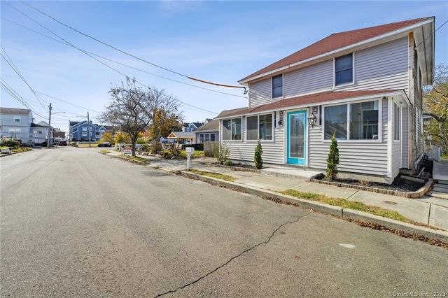 32 Center Ave, East Haven, CT 06512