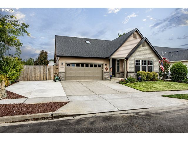 2591 16th St, Springfield, OR 97477