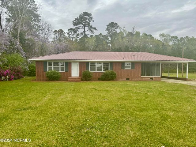 4575 Sam Potts Highway, Hallsboro, NC 28442