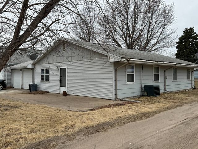213 & 215 S  6th St, Oneill, NE 68763