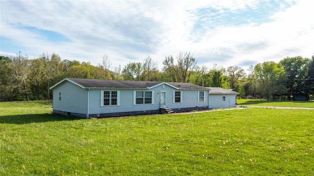 21685 Washer Rd, Mount Olive, IL 62069