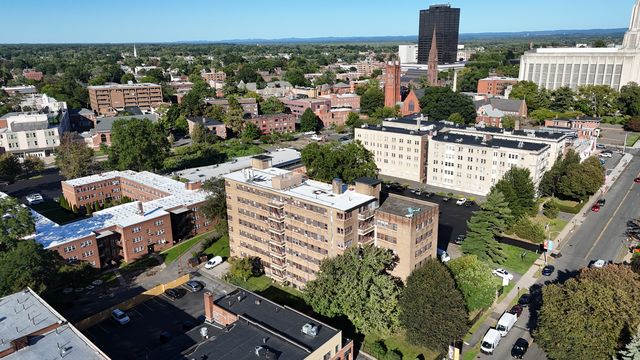 230 Farmington Ave #D8, Hartford, CT 06105