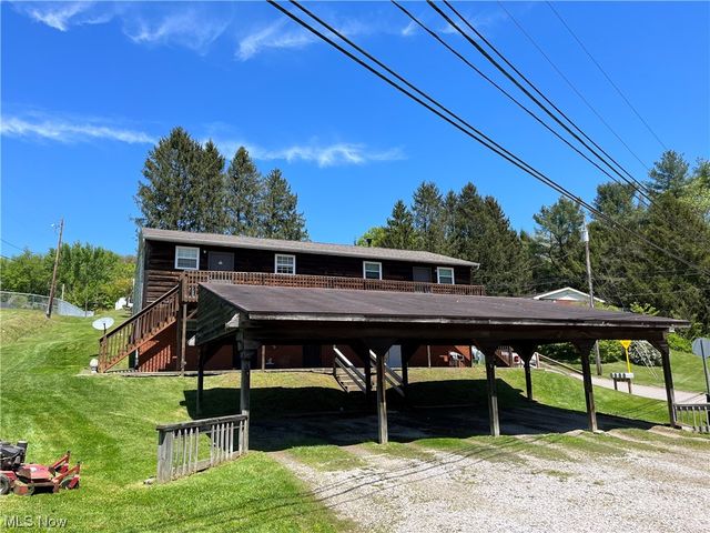 11 Central Dr, Vienna, WV 26105