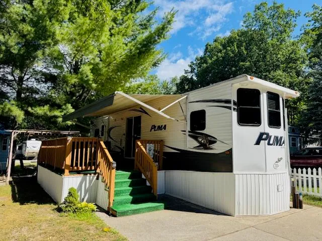 2757 Owens Dr #122, Houghton Lake, MI 48629