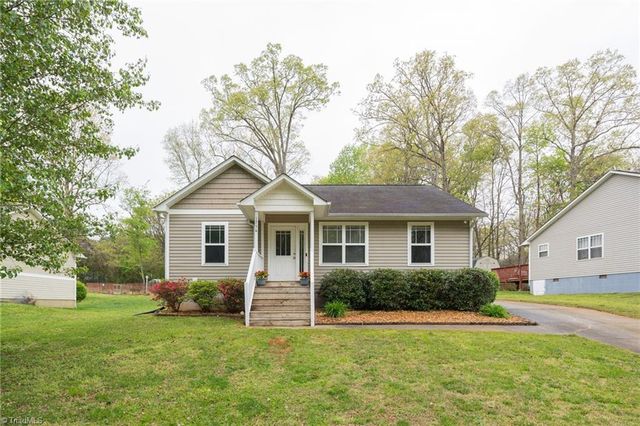 1754 Willa Place Dr, Kernersville, NC 27284