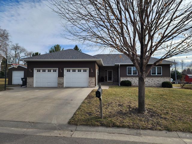 302 6th St NW, New Richland, MN 56072