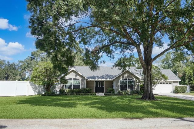 2201 Howard Ln, Tampa, FL 33612