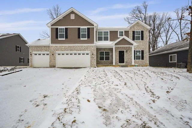 22 Levanno Dr, Crown Point, IN 46307