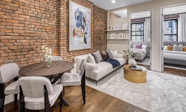 244 W  22nd St #5E, New York, NY 10011