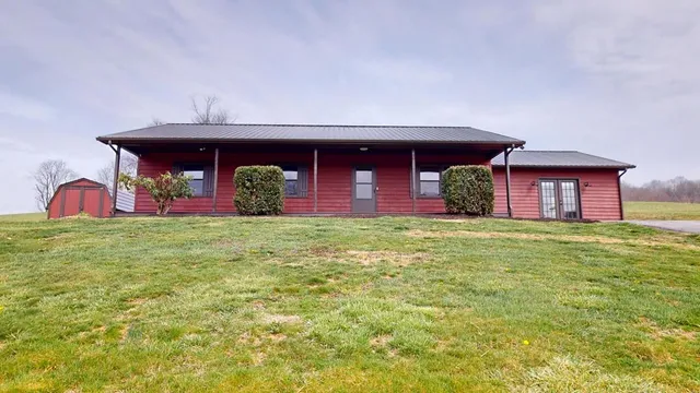 1045 W  Chilhowie St, Marion, VA 24354