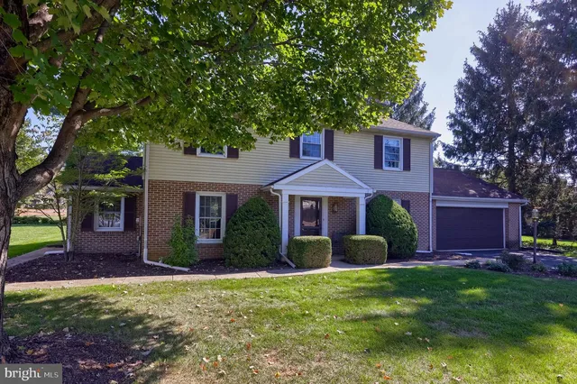 1821 Santa Barbara Dr, Lancaster, PA 17601
