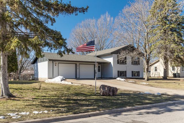10416 Hollywood Blvd NW, Coon Rapids, MN 55433