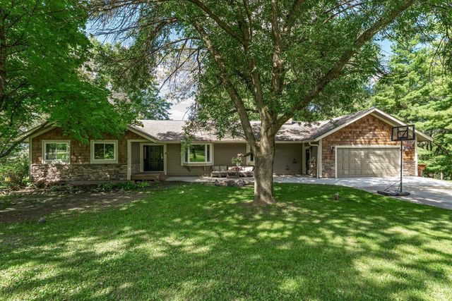 20488 Kanes Ln, Prior Lake, MN 55372