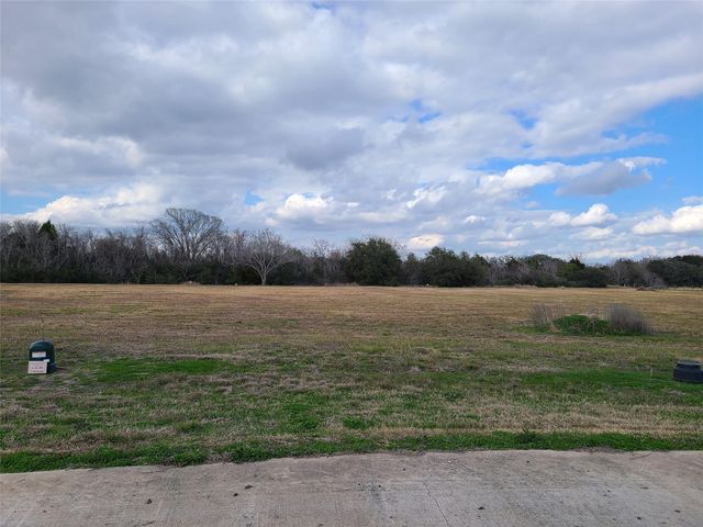 20 Cattle Dr #6, Bay City, TX 77414