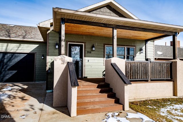 316 7th Ave NW, Watford City, ND 58854