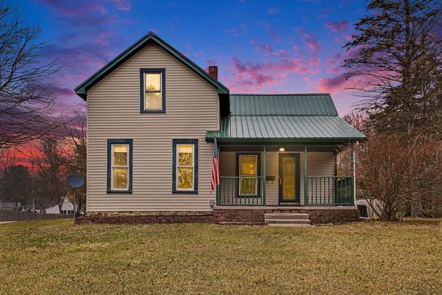 614 W  South St, Greenville, MI 48838