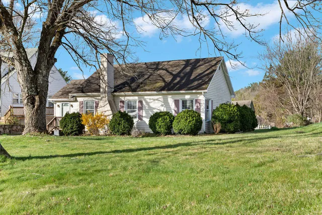 805 S  Main St, Lexington, VA 24450