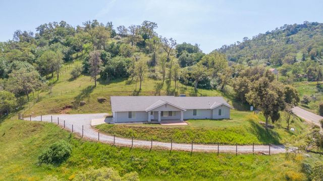 47463 Creekside Rd, Squaw Valley, CA 93675