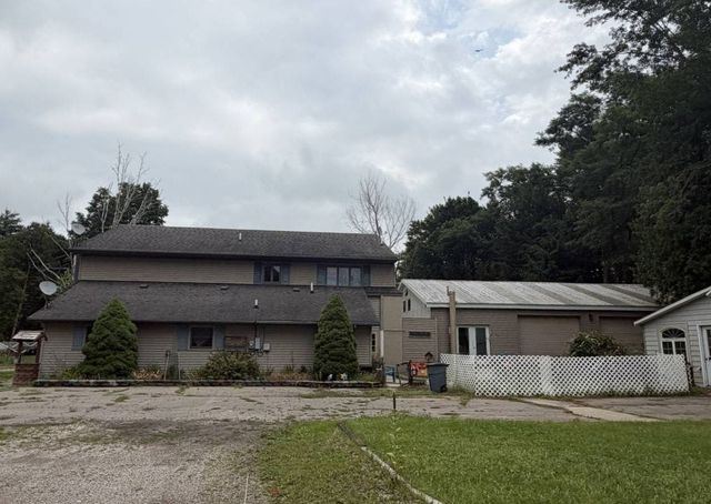 16 Hannah Ave, Croswell, MI 48422
