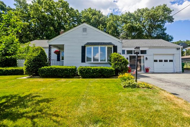 23 Mountainview St, Chicopee, MA 01020