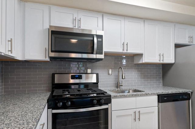 432 Strafford Ave #4302D, Wayne, PA 19087