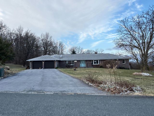 11715 Woodlea Dr, Waynesboro, PA 17268