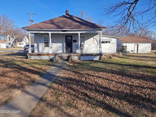 1300 Grand St, Lamar, MO 64759
