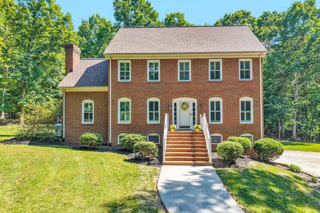 1432 Oakwood Knolls Dr, Bedford, VA 24523
