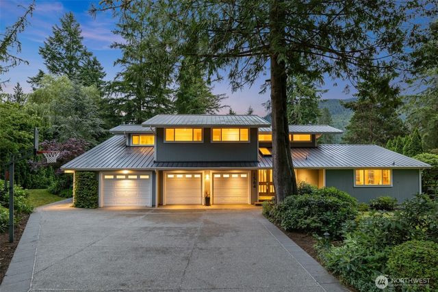 1564 Hillside Drive SE, Issaquah, WA 98027