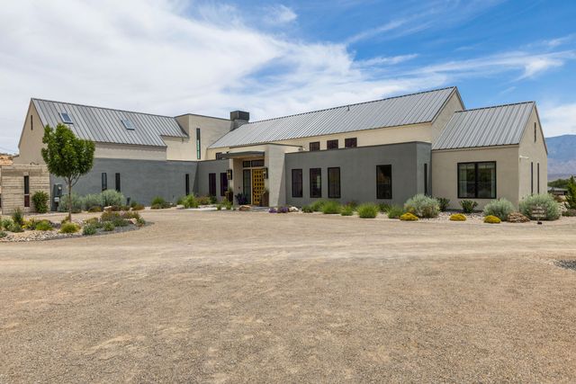 1524 W  Ella Dr, Corrales, NM 87048