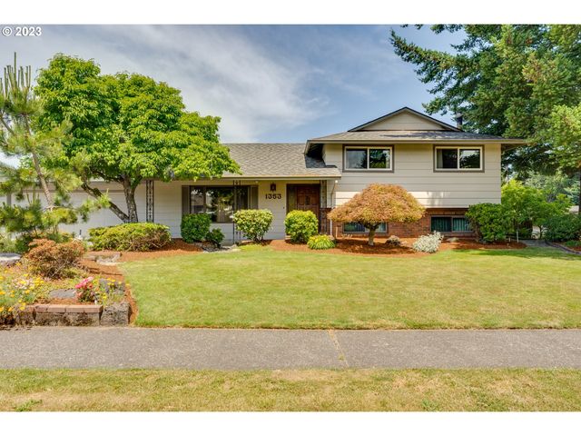 1353 SW 24th St, Troutdale, OR 97060