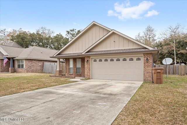 10532 Roundhill Dr, Gulfport, MS 39503