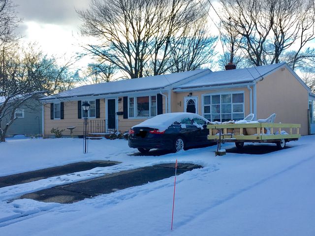 123 Moccasin Dr, Warwick, RI 02889